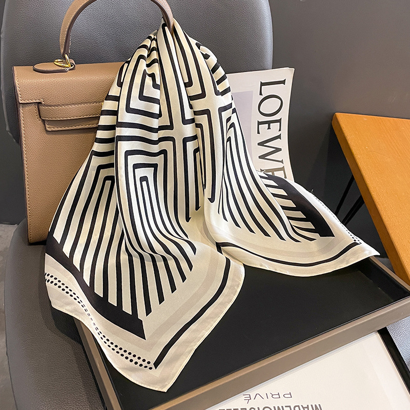 Luxury Brand Neckerchief Sprin - Wrist Wraps recension och pris
